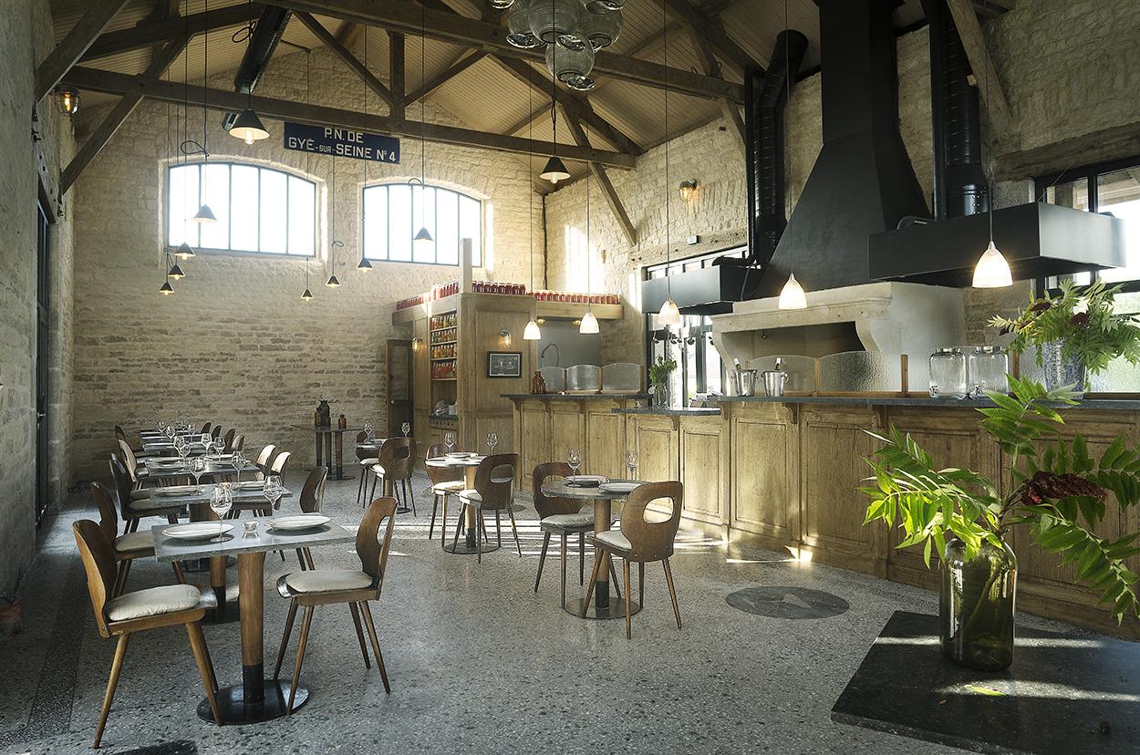 Illustratrion diapo La salle du restaurant Le Garde Champêtre